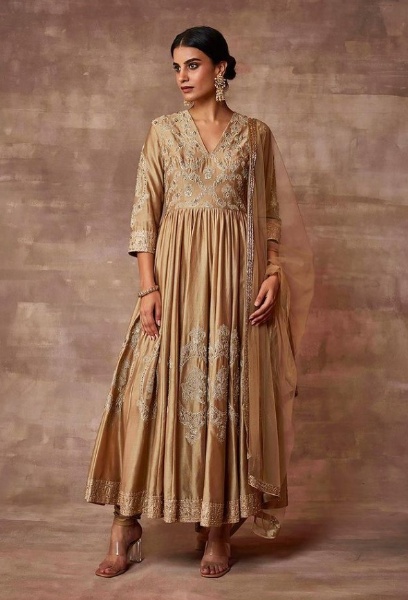 Gold-beaded Long-sleeve Wedding Dress for Brides